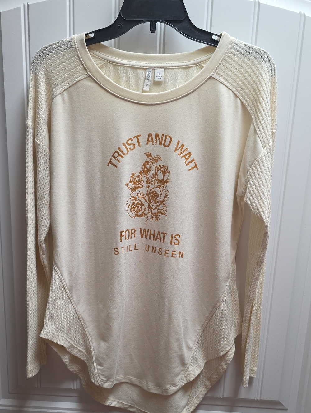 Cato Trust and Wait Ivory Graphic Long-Sleeve Top Small
